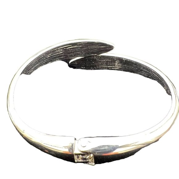 Bancroft Callan Bracelet 8 inch Silver Tone Hinge Open NWOT - Picture 3 of 3